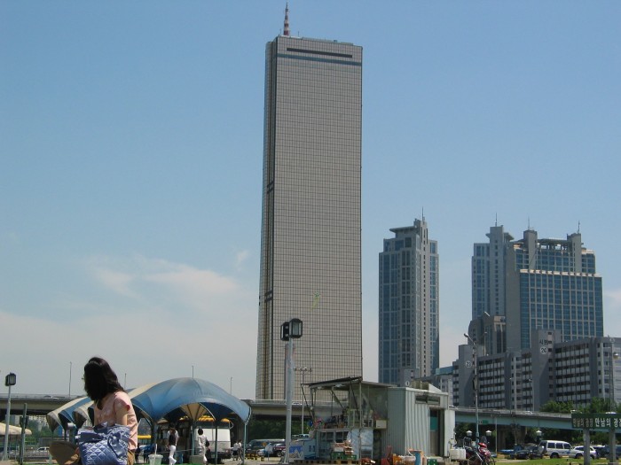 Yeouido's KLI 63 building